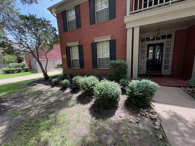 Gallery photos for Elevate Your Curb Appeal with Expert Mulch Solutions: Image #2