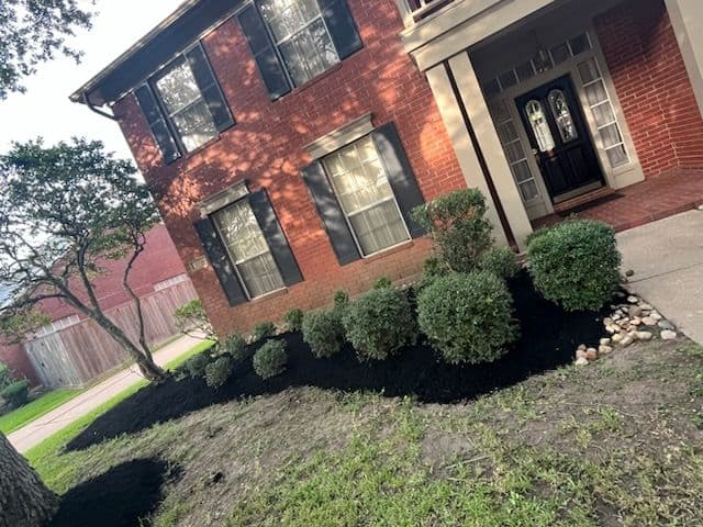 Gallery photos for Elevate Your Curb Appeal with Expert Mulch Solutions: Image #3